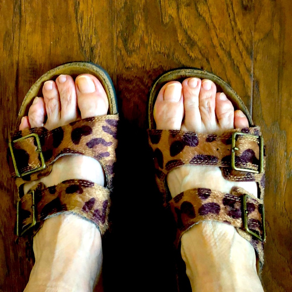 Tiger print slides and size 7. Adjustable straps. Good condition, comfortable